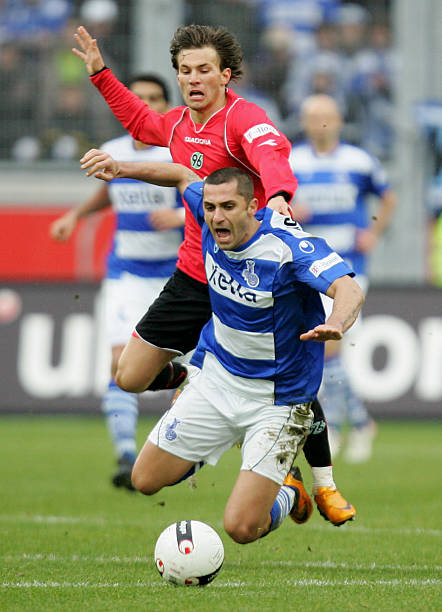 差距扩大至 差距扩大至