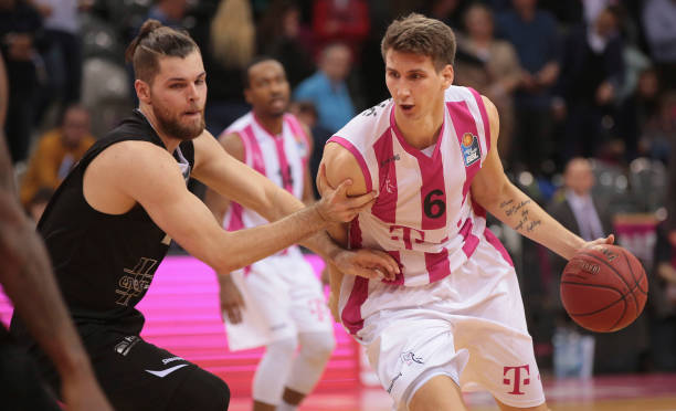 尽管他在俱 尽管他在俱